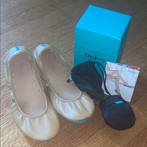 Tieks flats